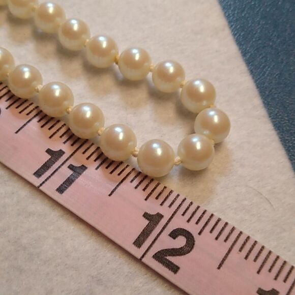 Elegant Cream Faux Pearl Necklace Cottagecore Grandmacore Granny Chic - Picture 6 of 6